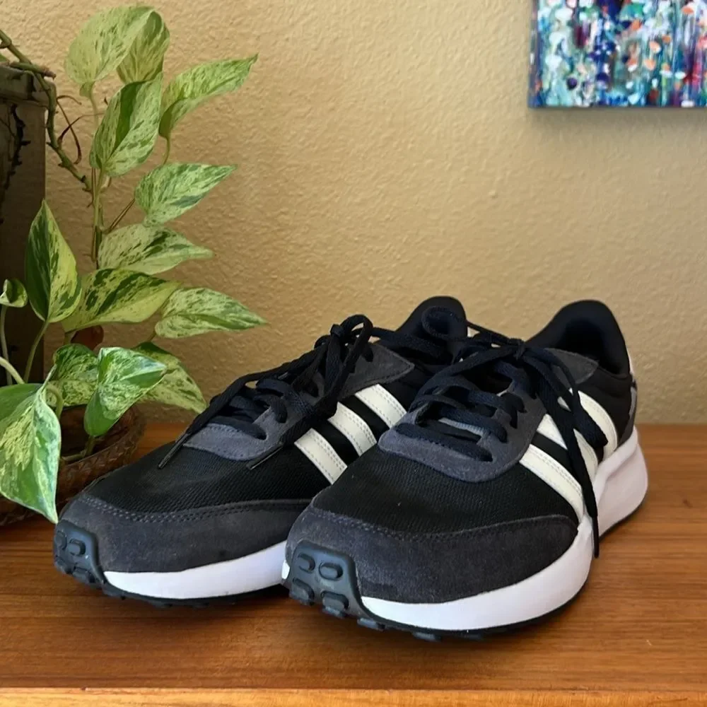 EUC Adidas Run 70s Women’s Sneakers‎ 9